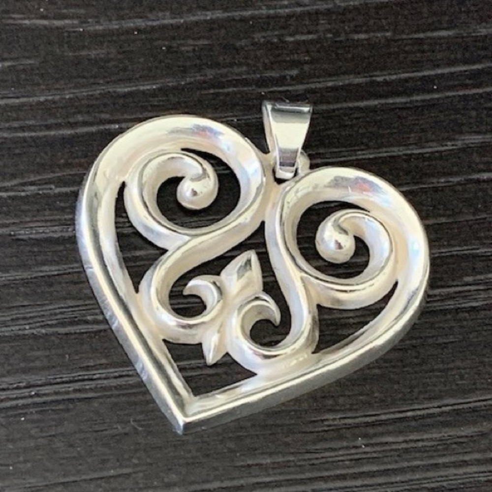 James Avery Sterling Silver Scrolled Heart Vintage Retired Charm/Small Pendant